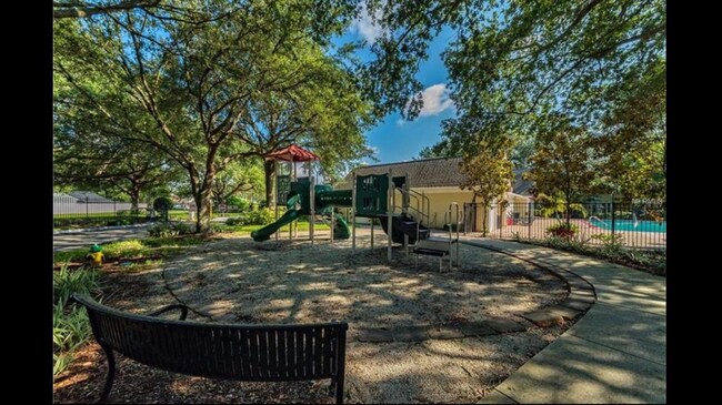 Building Photo - 2013 Dixie Belle Dr