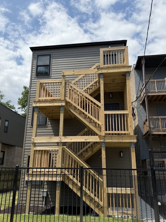 Building Photo - 6603 S Langley Ave