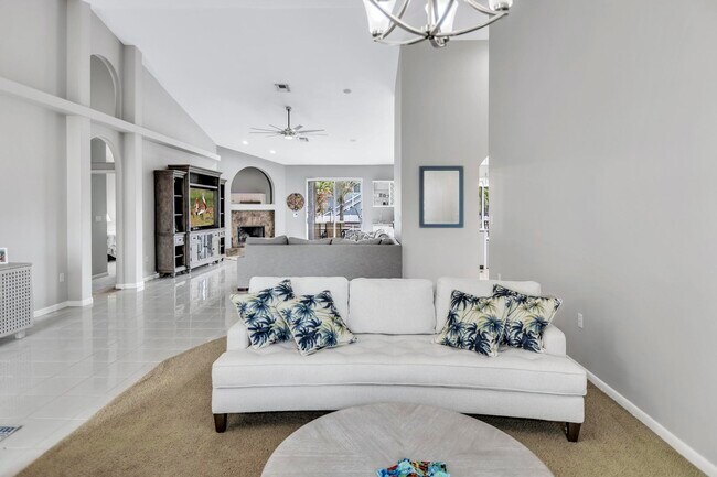 Building Photo - 2127 Lagoon Dr