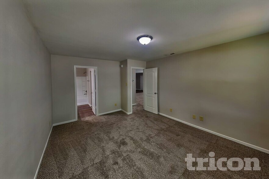 Building Photo - 2336 Blackthorn Dr