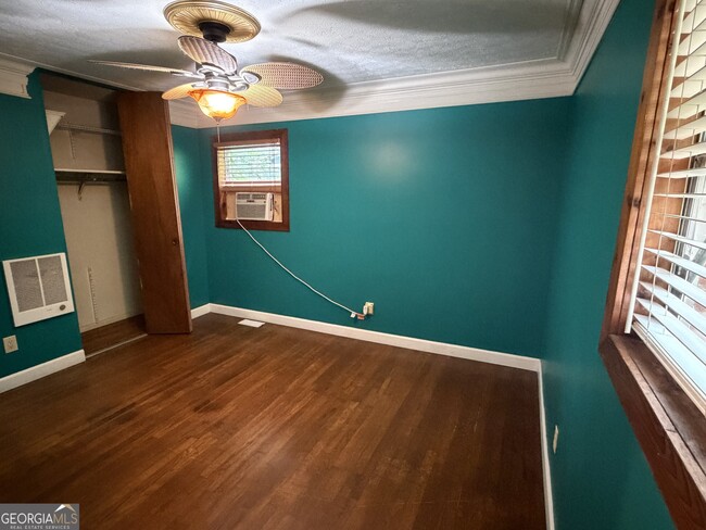 Building Photo - 1054 College Station Rd