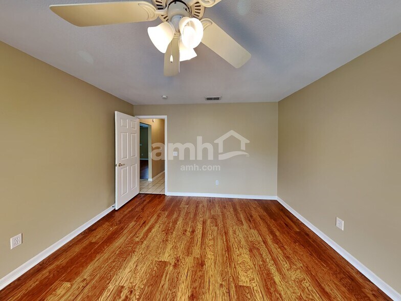 Building Photo - 919 Park Valley Cir