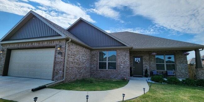 Primary Photo - 1001 Ashmore Landing