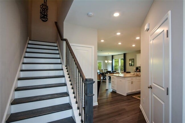 Building Photo - 3401 Park Pointe Cir