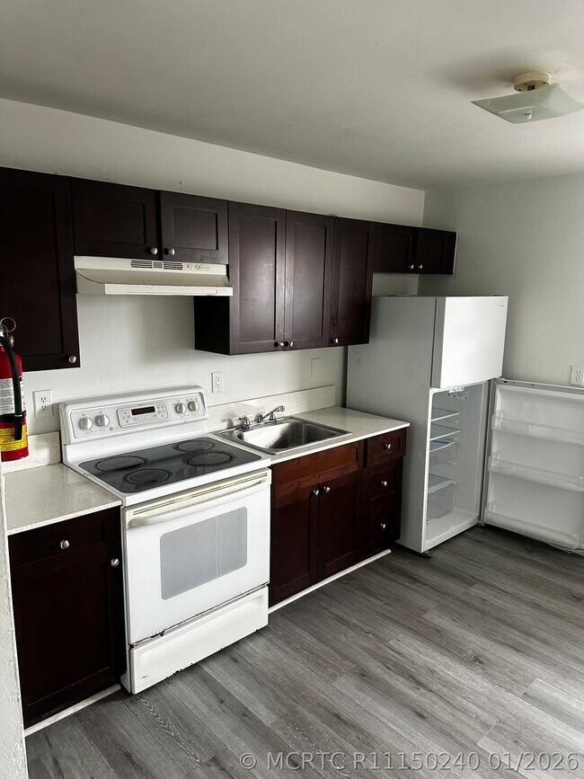 Building Photo - 1120 N Sapodilla Ave