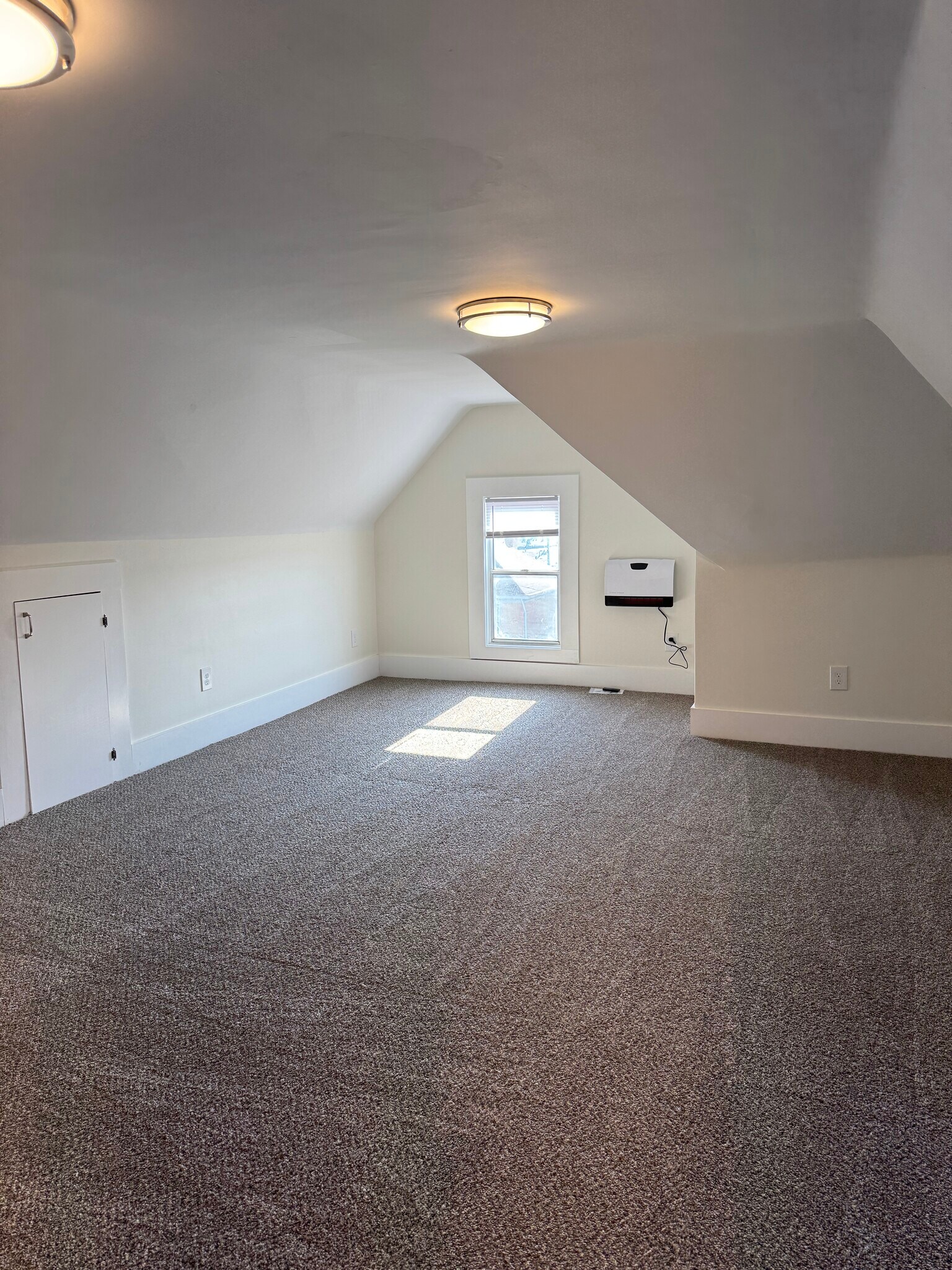 Building Photo - 119 E 20th Ave