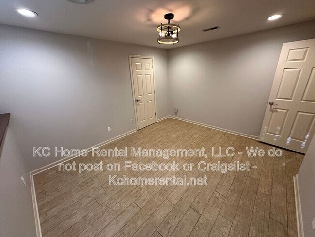 Building Photo - 9802 NW 72nd Terrace