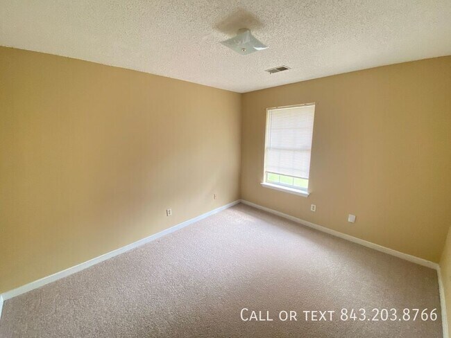 Building Photo - 106 Eaton Way
