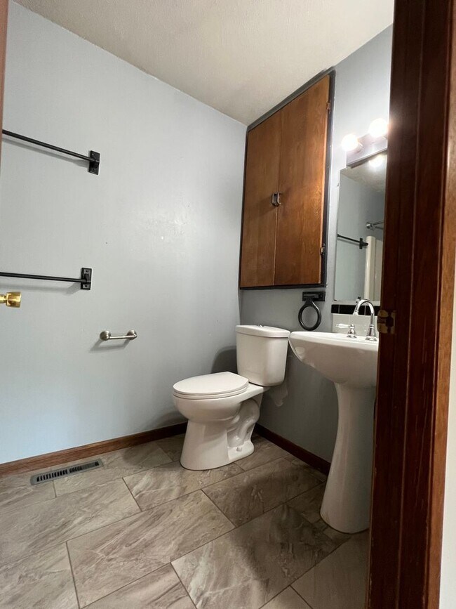 Building Photo - Three Bedroom,  2 Bathroom Apartment near ...