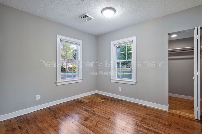 Building Photo - 18 Raines Ave