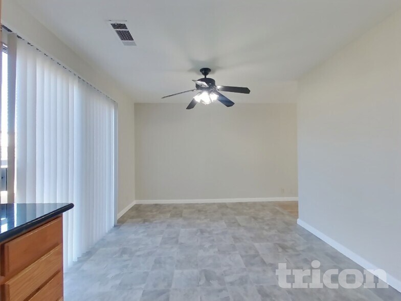Building Photo - 816 Spoonbill Ln