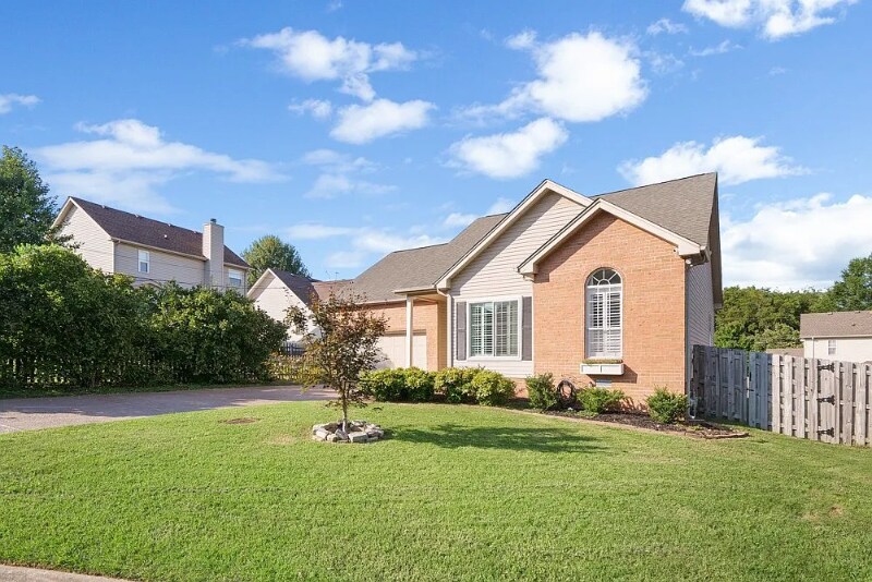 Building Photo - 404 Crestfield Ct