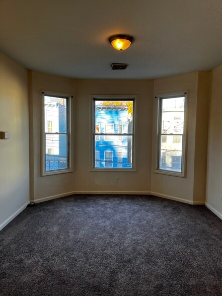 Building Photo - 354 Orange St