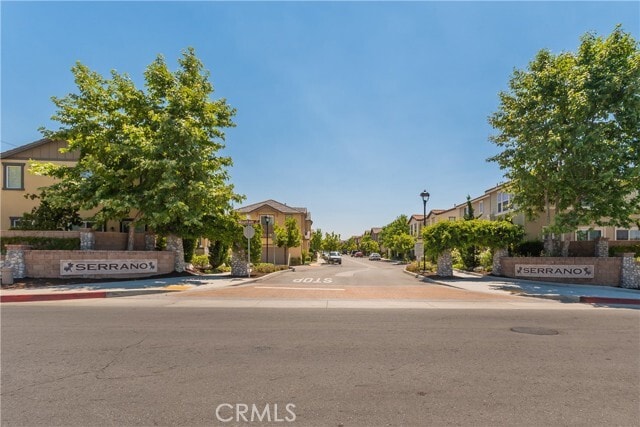 Building Photo - 726 Huron Dr