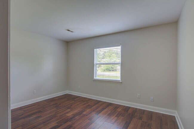 Building Photo - 8115 Pleasant Ridge Dr