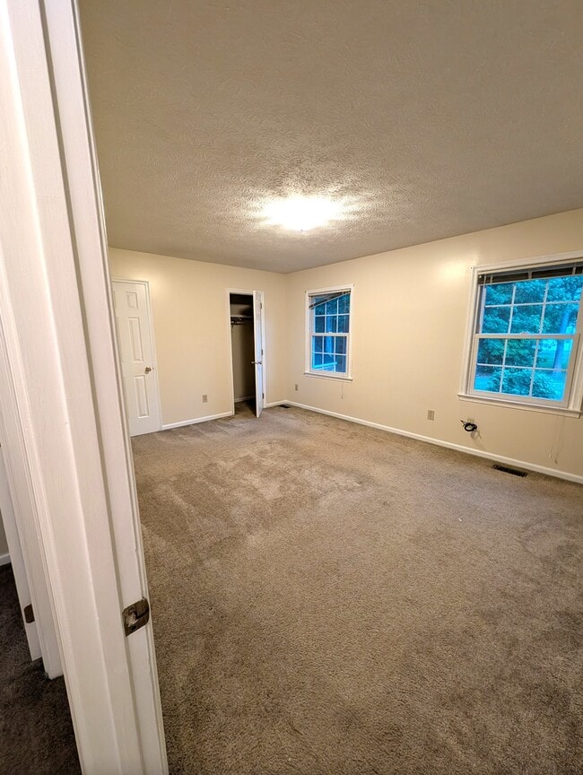 Building Photo - 32 Gambol St