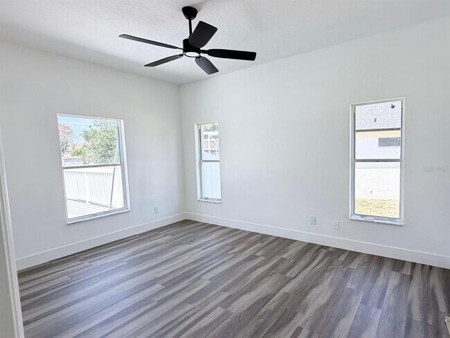 Building Photo - 906 Berwick Dr