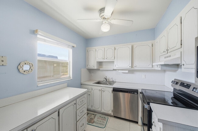 Building Photo - 669 Saxony Trail