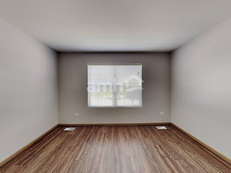 Building Photo - 1836 Sunset Ln