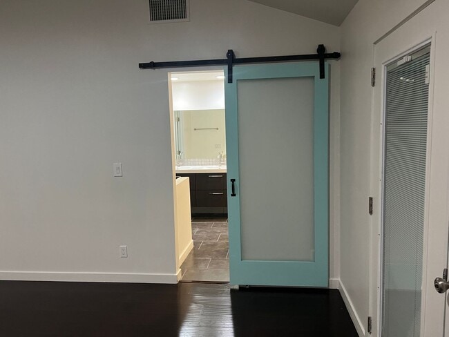 Building Photo - True Beauty! SOLAR