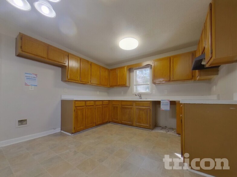 Building Photo - 2901 Pavia Cir