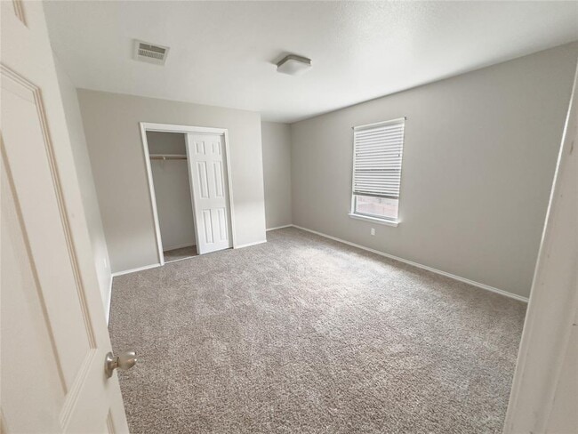 Building Photo - 9909 Fantail Ln