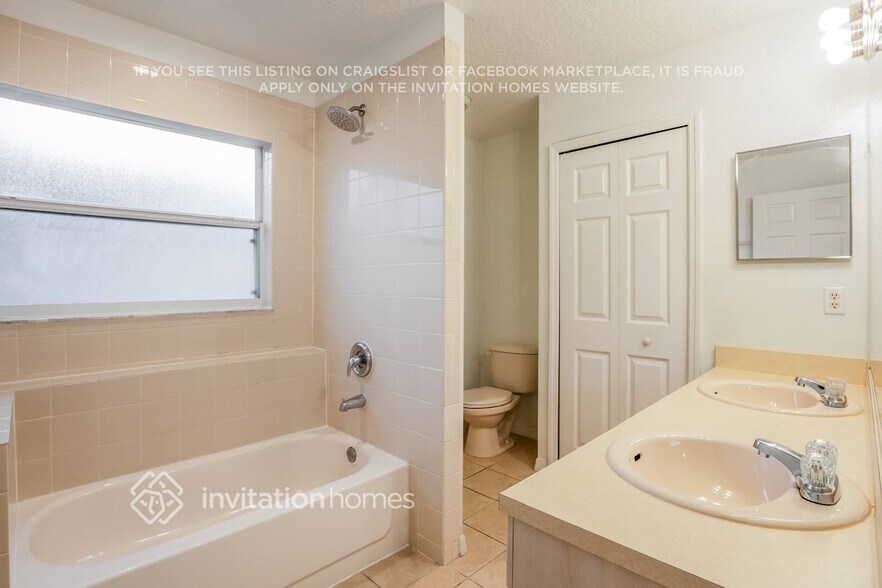 Building Photo - 2440 Oak Mill Dr