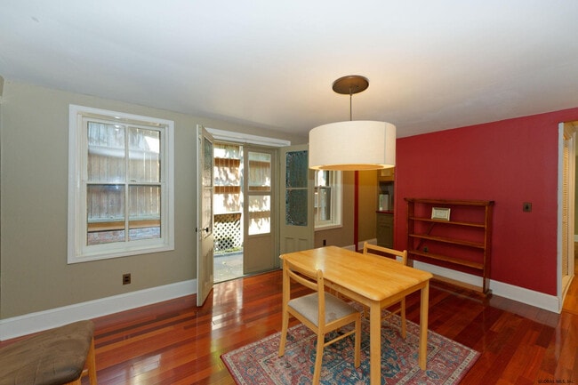Building Photo - 150 2nd St