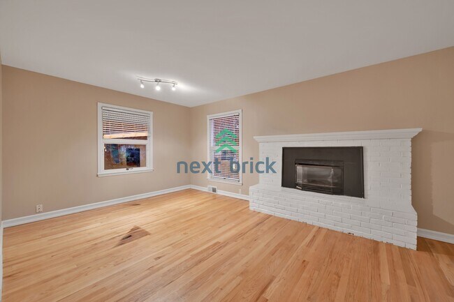 Building Photo - Stunning Bellevue Home for Rent