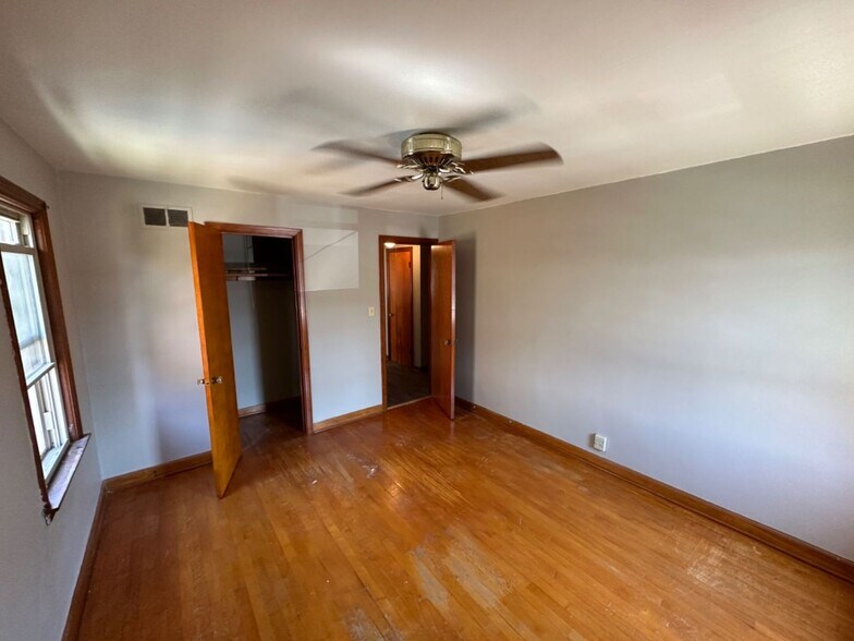 Building Photo - 5309 W Greenfield Ave