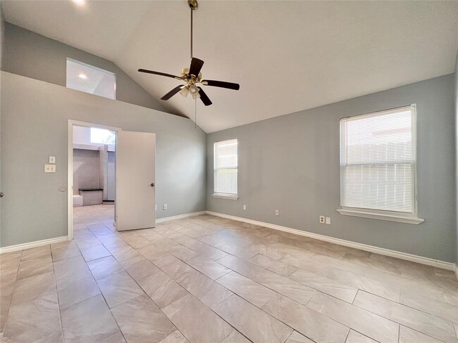 Building Photo - 1522 Ridgebriar Dr