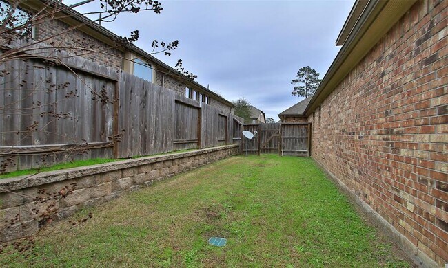 Building Photo - 3556 Woods Estates Dr
