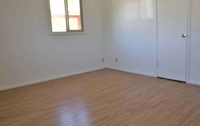 Building Photo - 1404 Rhode Island St NE