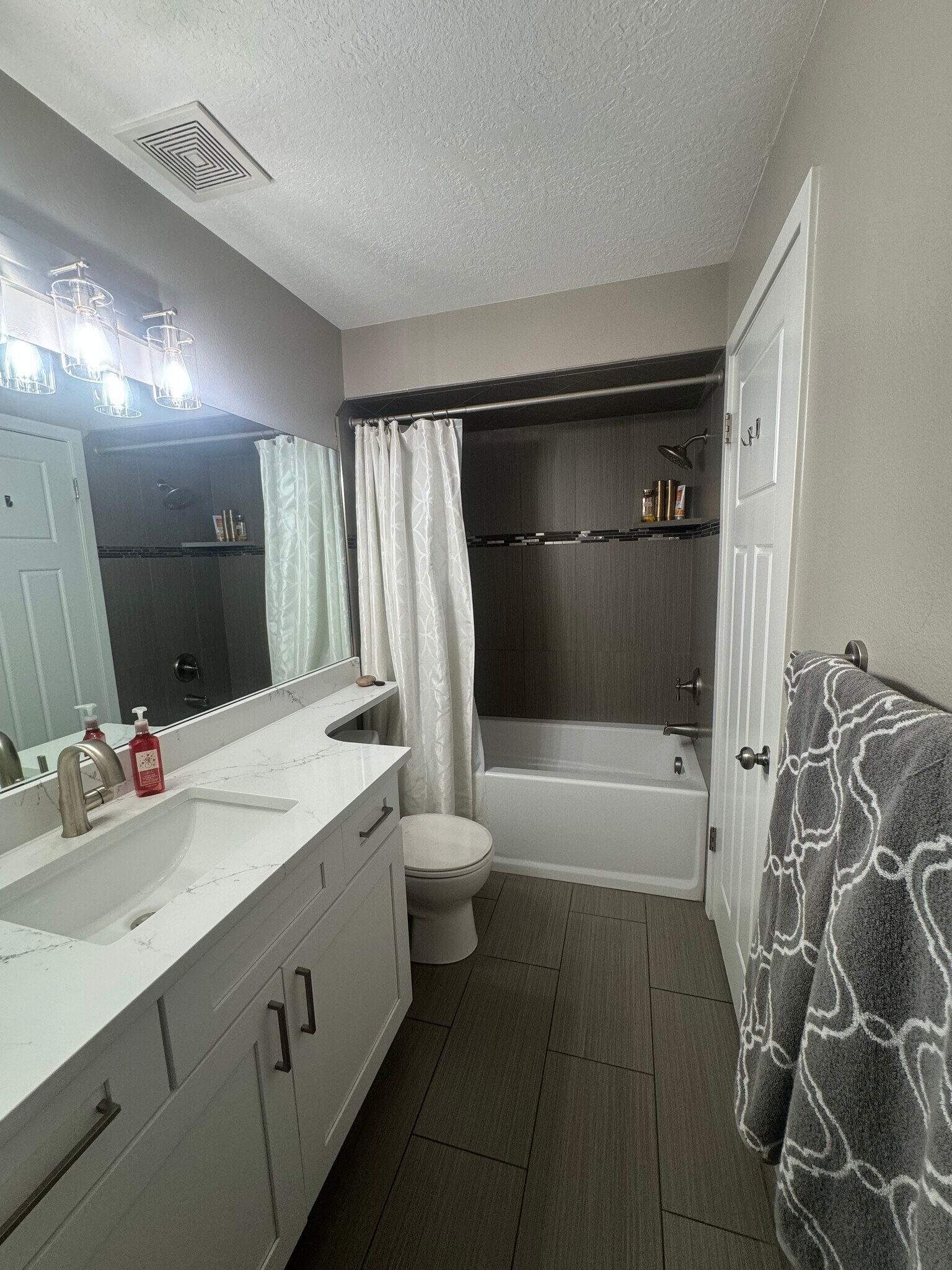 Building Photo - 6858 S Countrywoods Cir