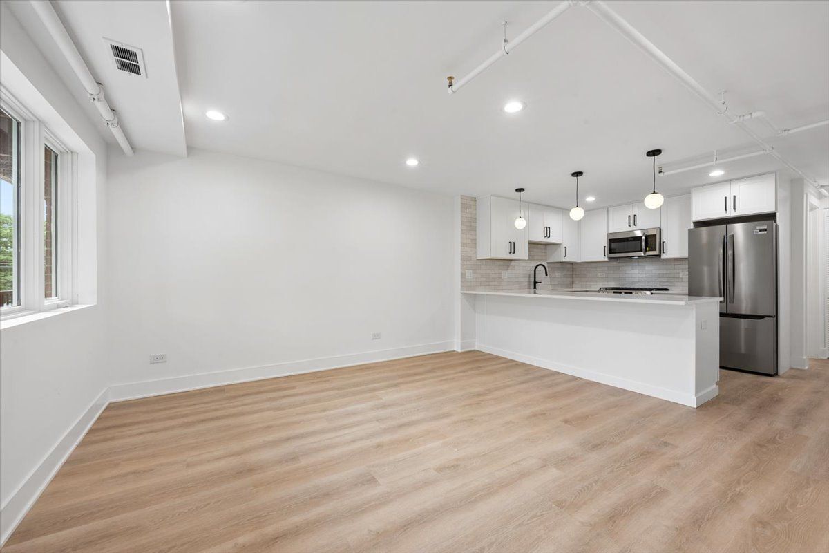 Building Photo - 2601 N California Ave
