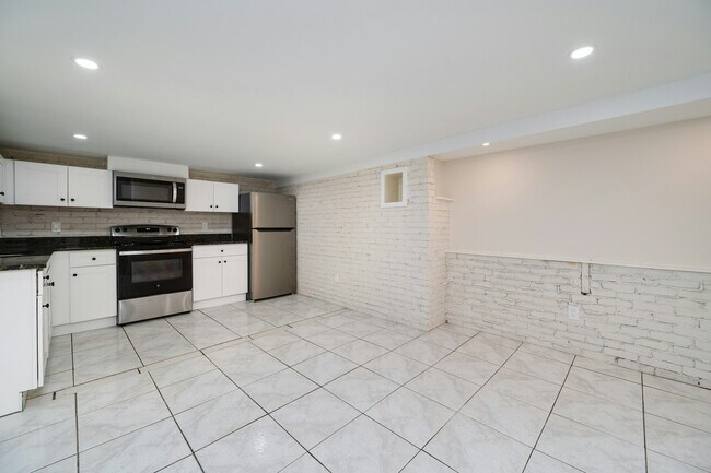 Building Photo - 57 S 6th St