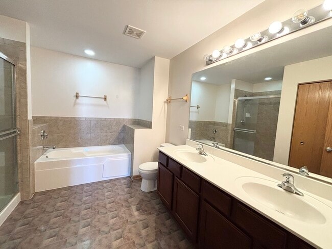 Building Photo - 3922 Preston Dr