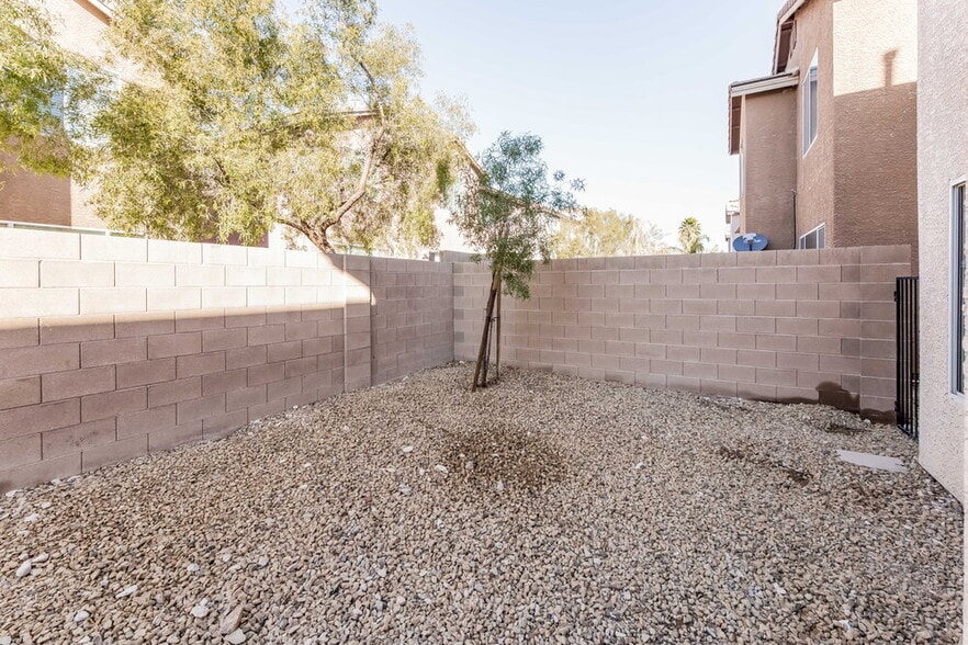 Building Photo - 5309 Las Cruces Heights St