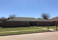 Building Photo - 2120 Teakwood Ln