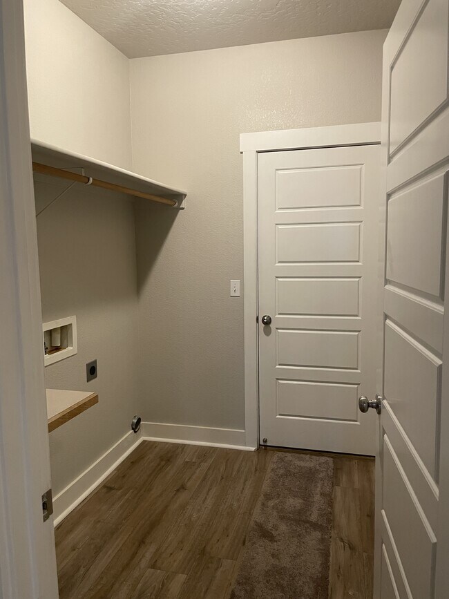 Building Photo - 447 N Baxter Way