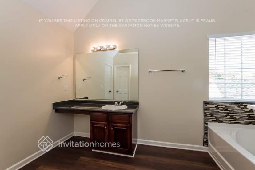 Building Photo - 10544 Barvas St