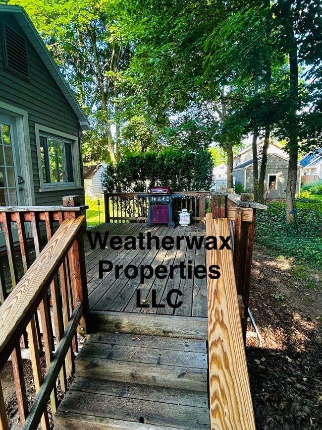 Building Photo - 2315 Fernwood Ave