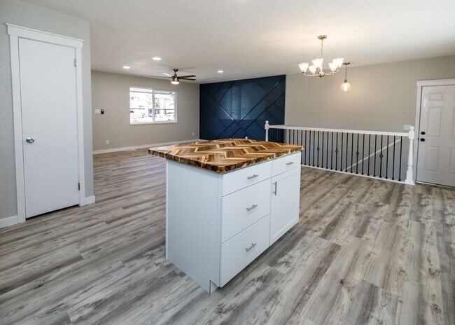 Building Photo - Newly Remodeled 5 Bed Home with Huge Yard