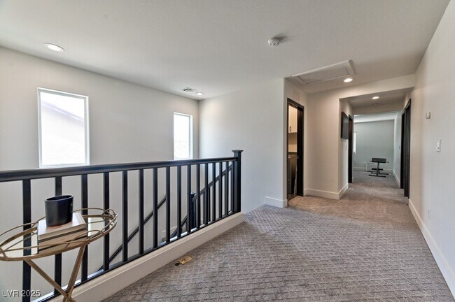 Building Photo - 1041 Chestnut Chase St