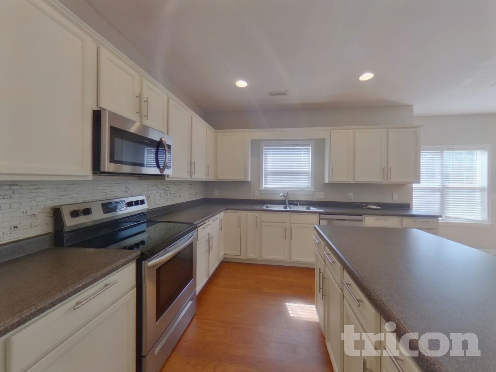 Building Photo - 527 W Saddletree Dr
