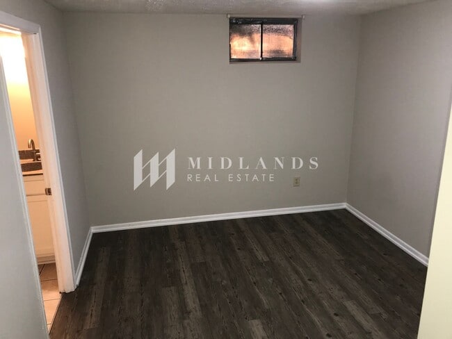 Building Photo - Aksarben Duplex