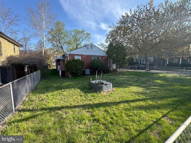 Building Photo - 2000 La Grande Ave