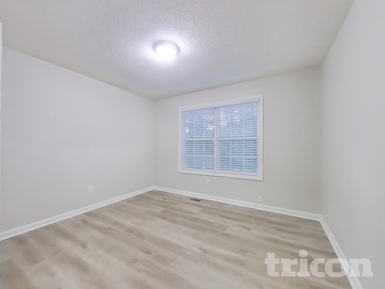 Building Photo - 173 Hawk Ln