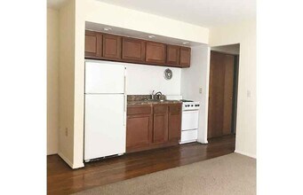 Building Photo - 922-926 Ludlow Avenue