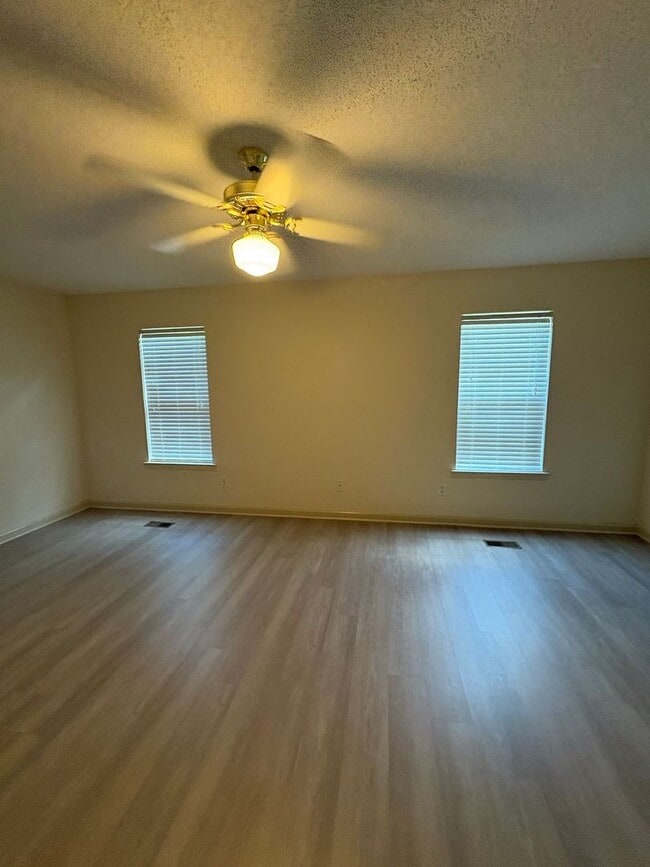 Building Photo - 3129 Achey Dr